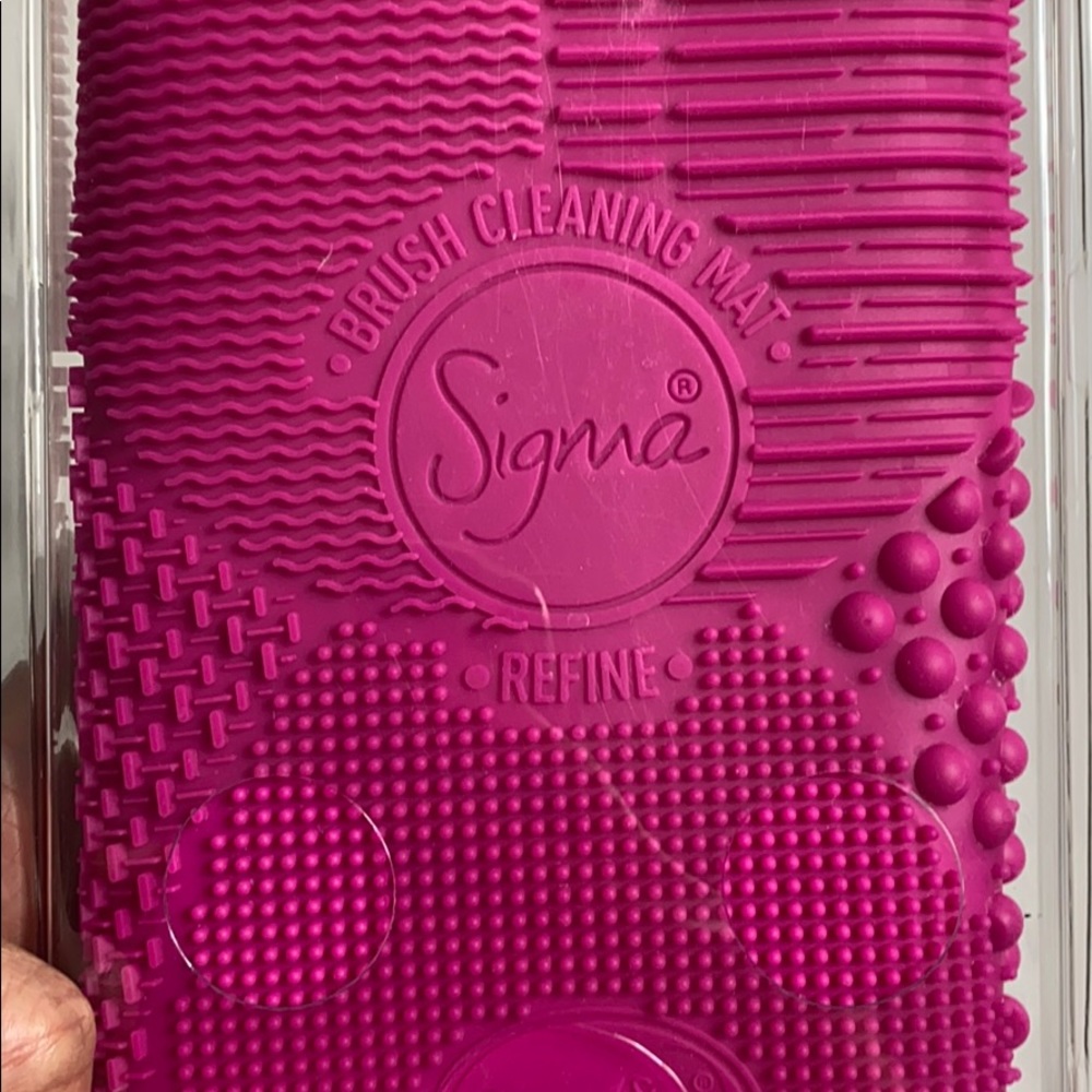 Sigma brush cleaning mat